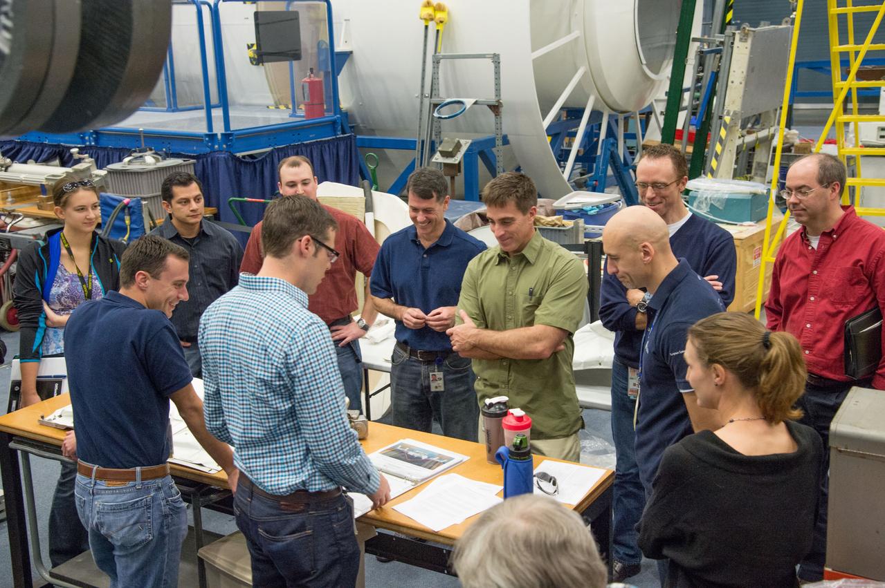 PHOTO DATE: 01-11-13 LOCATION: Bldg. 9NW - SARJ SUBJECT: Expedition 36 crew members Chris Cassidy and ESA astronaut Luca Parmitano during SARJ Ops training. PHOTOGRAPHER: BILL STAFFORD