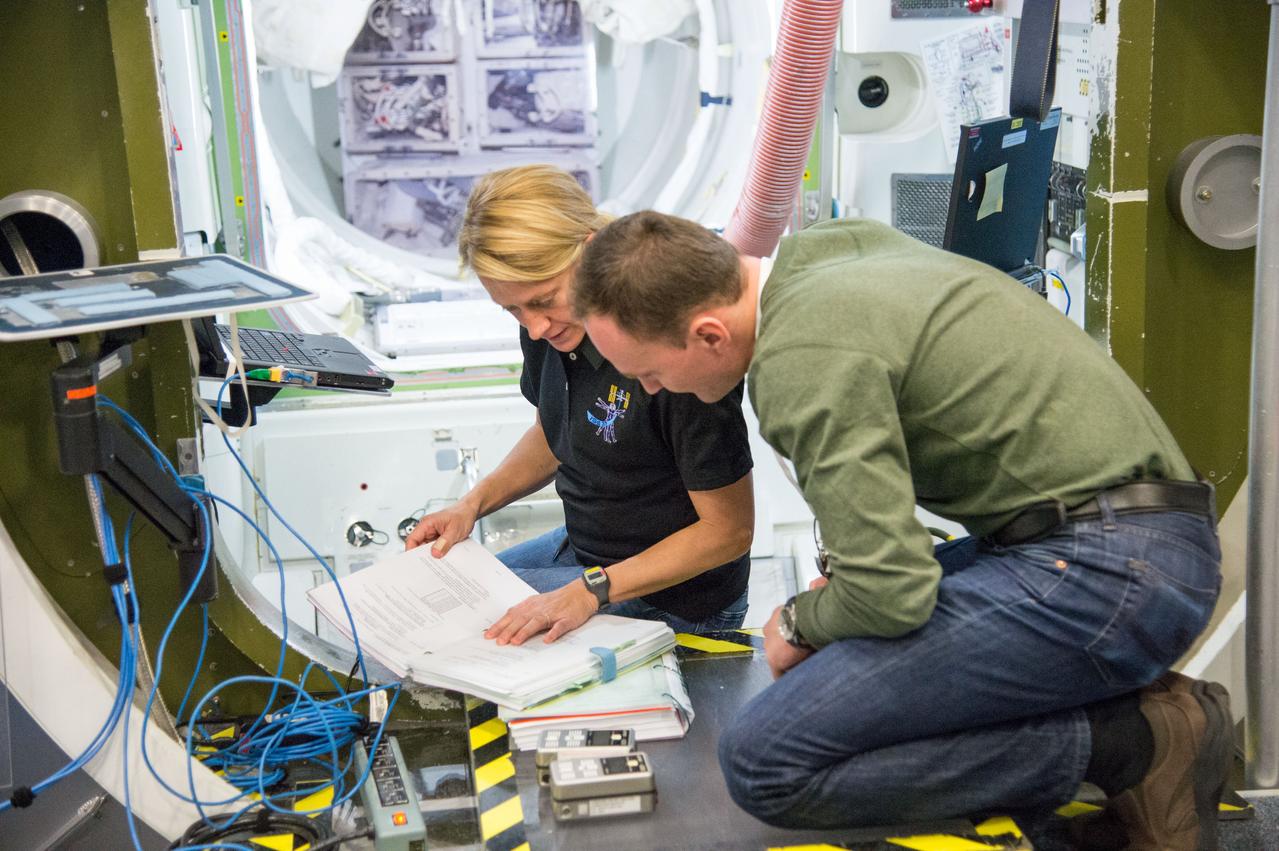 Expedition 36 & 37 crew members during Emergency Scene - 6 Crew training in ISS Mockups.  Photo Date: January 15, 2013.  Location: Building 9NW - ISS Mockups.  Photographer: Robert Markowitz