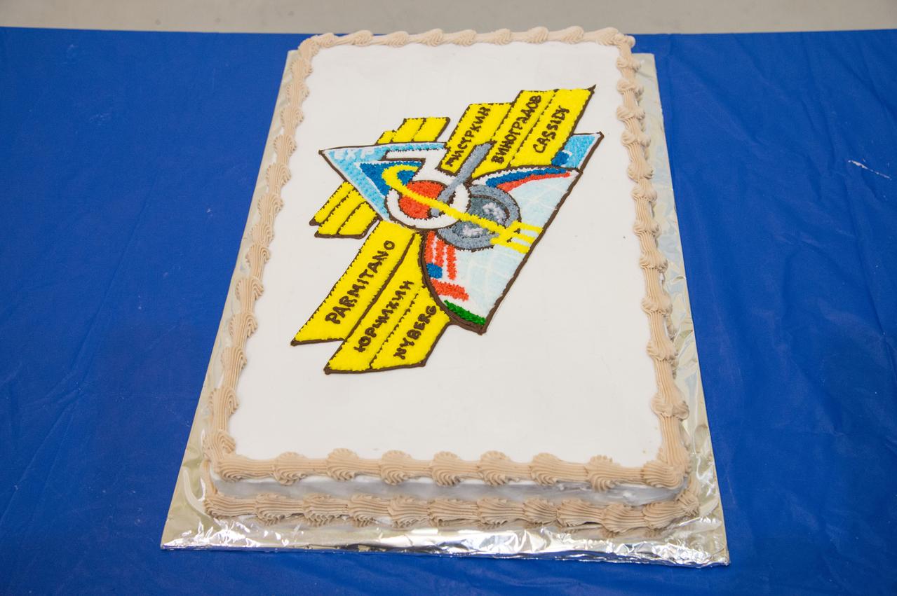 Expedition 35/36 (Soyuz 34) SSTF cake cutting ceremony with trainers. Photo Date: January 17, 2013. Location: Building 5 - SSTF High Bay. Photographer: Robert Markowitz