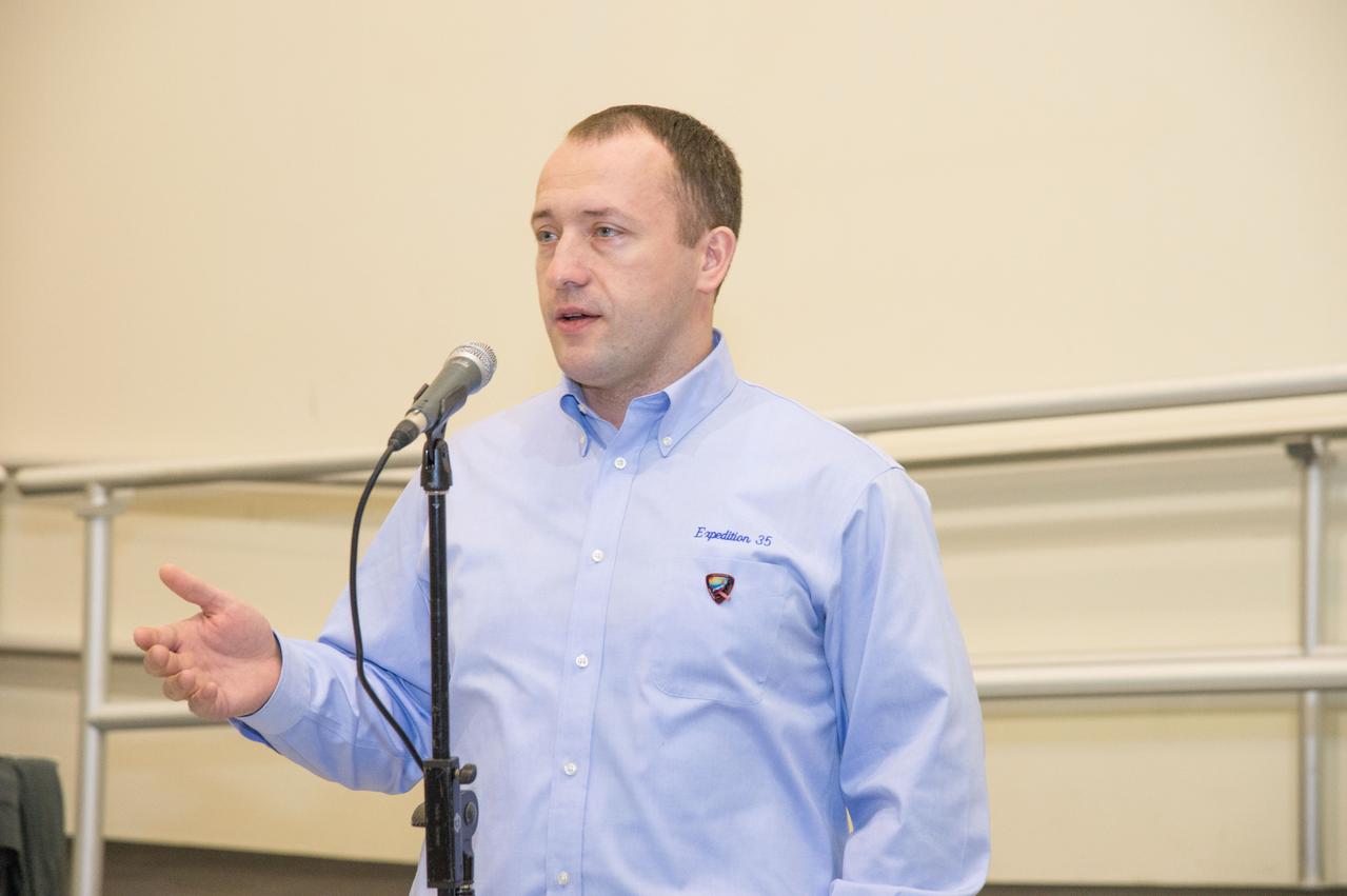 Expedition 35/36 (Soyuz 34) SSTF cake cutting ceremony with trainers. Photo Date: January 17, 2013. Location: Building 5 - SSTF High Bay. Photographer: Robert Markowitz