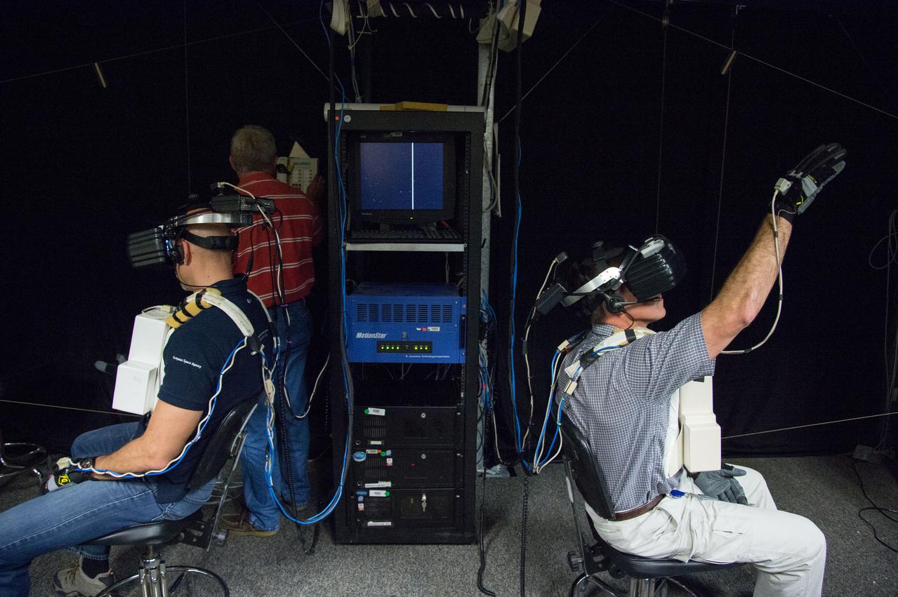 DATE: 1-22-13 LOCATION:  Bldg. 9 - VR Lab  SUBJECT: Expedition 36 crew Chris Cassidy, Karen Nyberg and Luca Parmitano during EVA robotics training in the VR Lab. PHOTOGRAPHER: Lauren Harnett