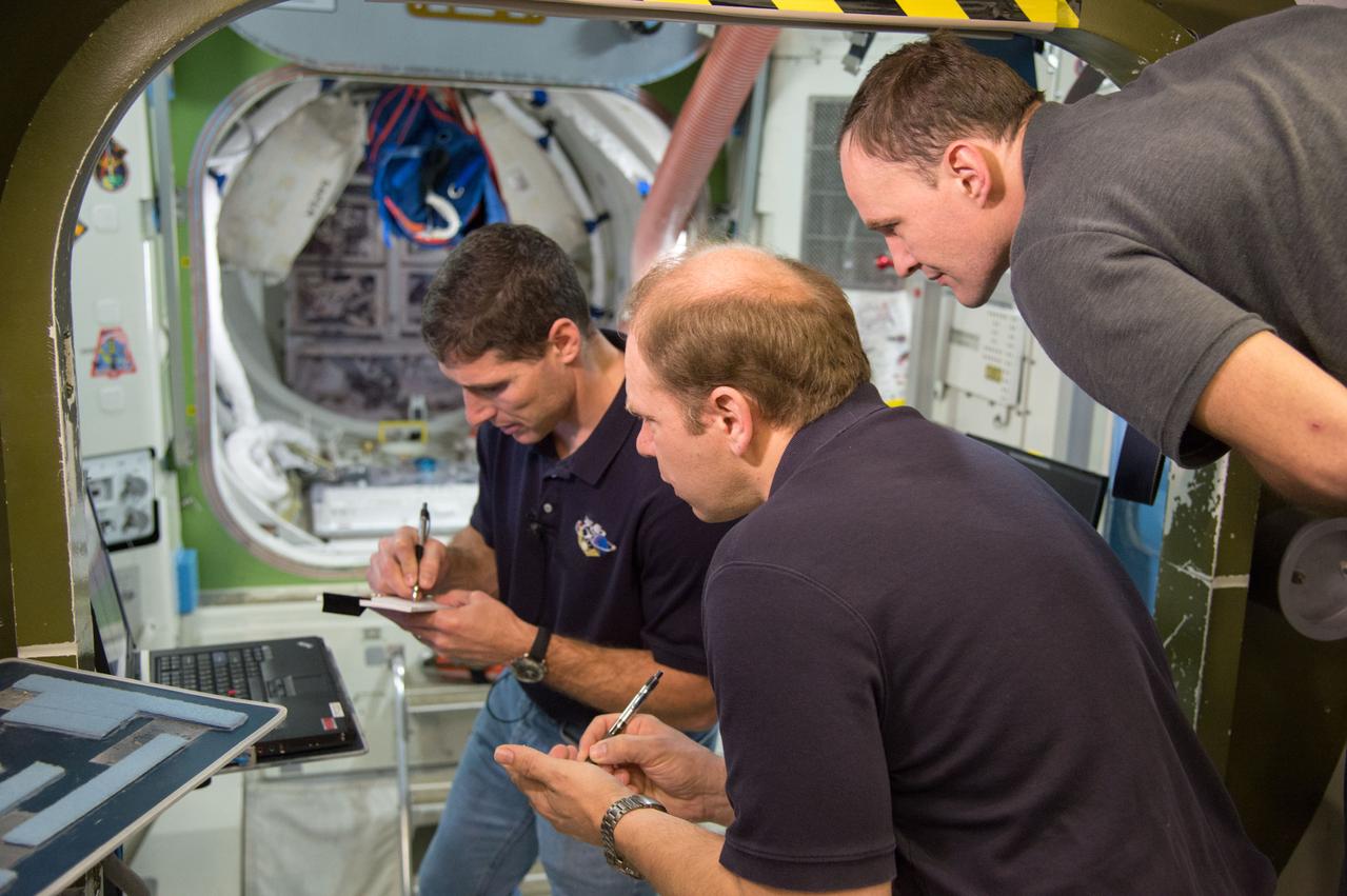 DATE: 1-24-13 LOCATION: Bldg. 9NW - ISS Mockups  SUBJECT: Expedition 38 crew members, Kotov, Ryazansky and Mike Hopkins during Emergency Scenarios Training in the ISS mockups.  PHOTOGRAPHER: Lauren Harnett