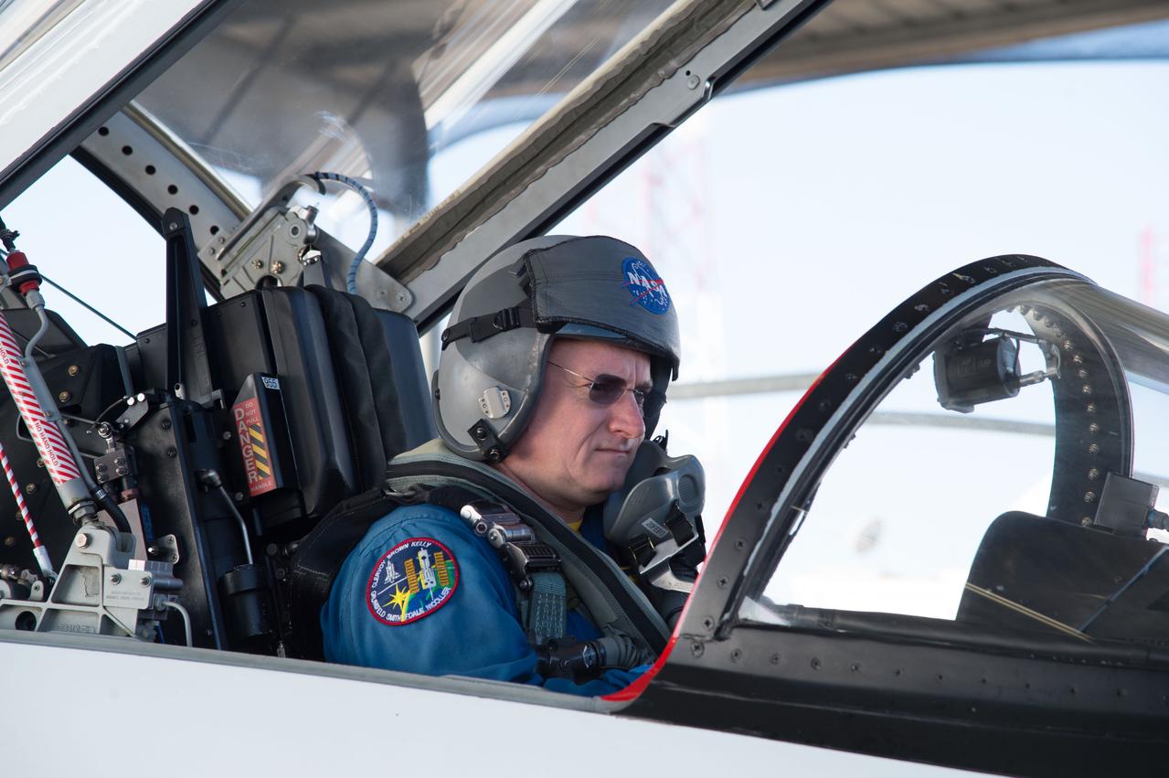 PHOTO DATE:  02-07-13 LOCATION:  Ellington Field - Hangar 276 - Tarmac  SUBJECT: Scott Kelly during T-38 flight prep and getting into aircraft along with Stephanie Wilson. PHOTOGRAPHER:  BILL STAFFORD