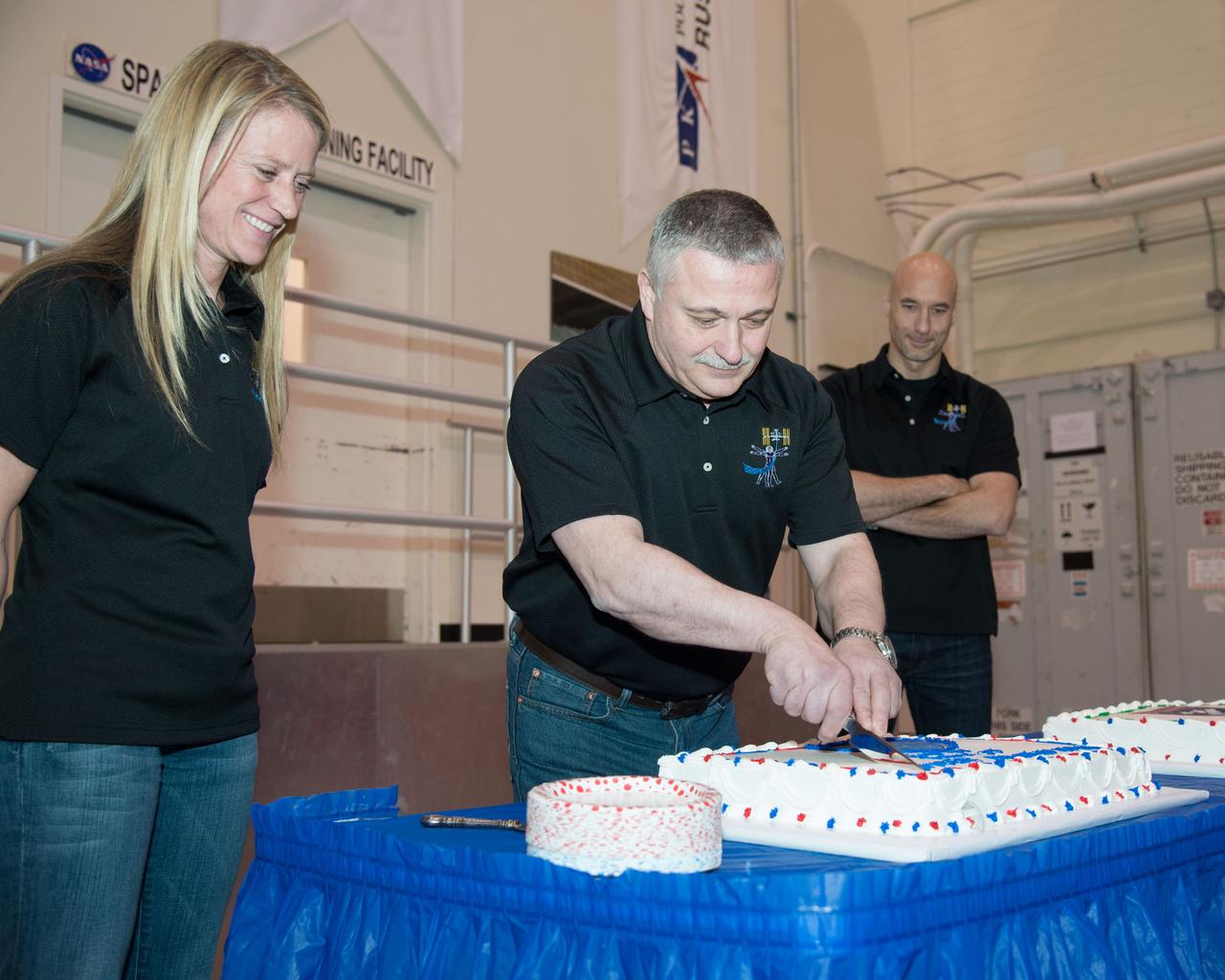 PHOTO DATE: 03-06-13 LOCATION: Bldg. 5 - SSTF High Bay SUBJECT: Expedition 36/37 (Soyuz 35) crew members Karen Nyberg, Fydor Yurchikhin and Luca Parmitano during SSTF cake cutting ceremony with trainers PHOTOGRAPHER: BILL STAFFORD