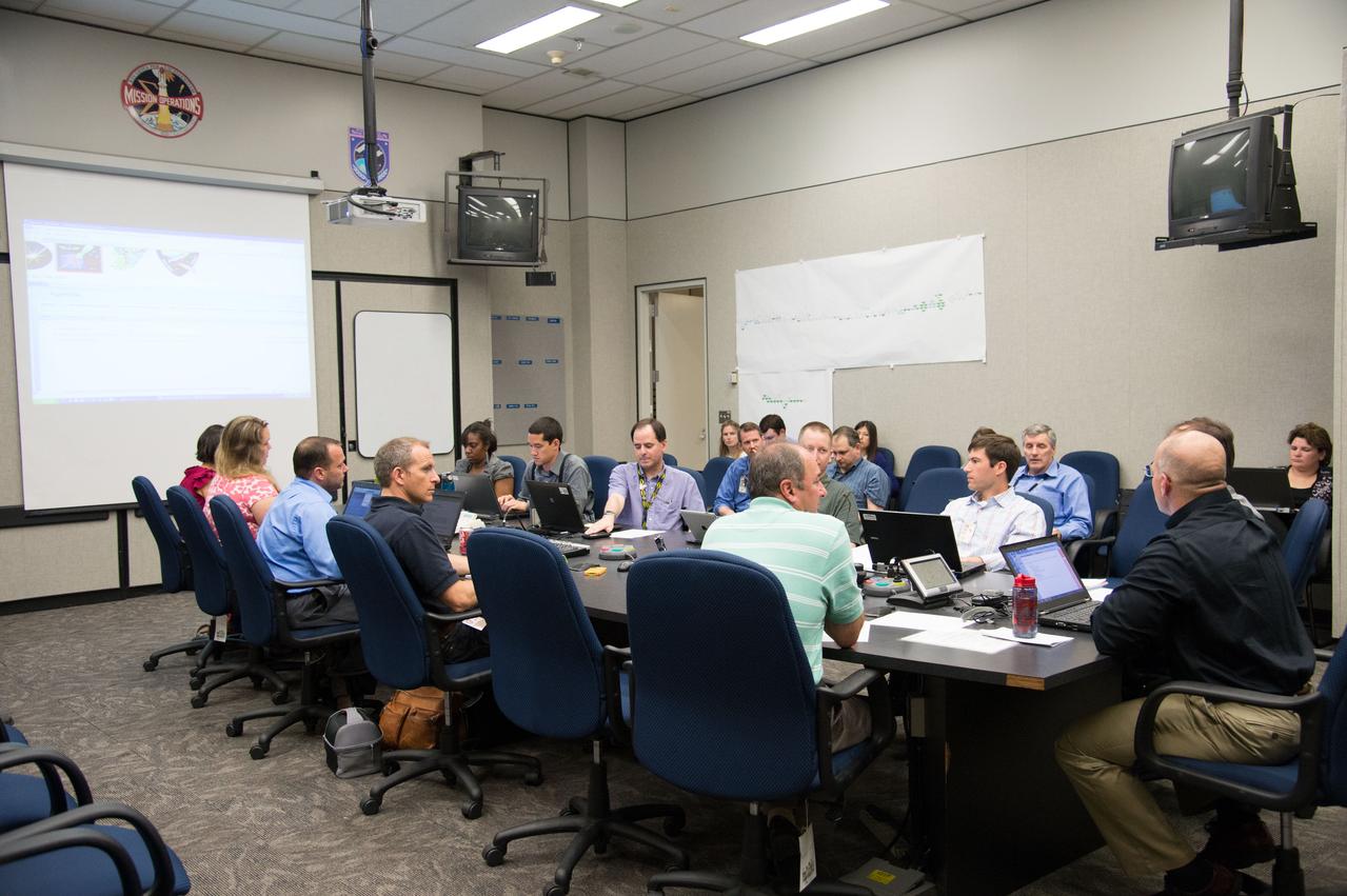 Photograph Increment 35 Lead Flight Director and Flight Control Team during JOP Meeting.  Photo Date: 17 April 2013. Location: Bldg. 30, Room 225A.  Photographer: Robert Markowitz