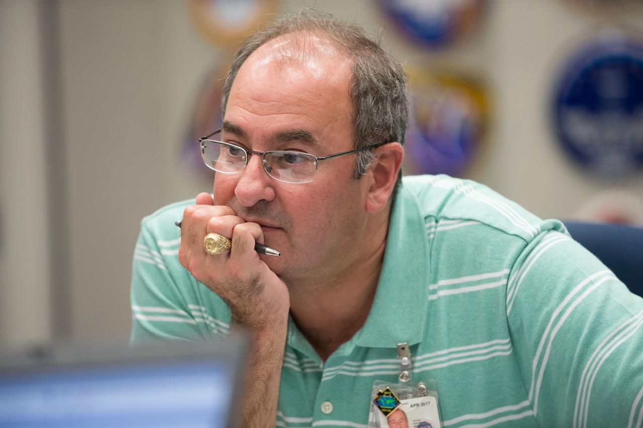 Photograph Increment 35 Lead Flight Director and Flight Control Team during JOP Meeting.  Photo Date: 17 April 2013. Location: Bldg. 30, Room 225A.  Photographer: Robert Markowitz