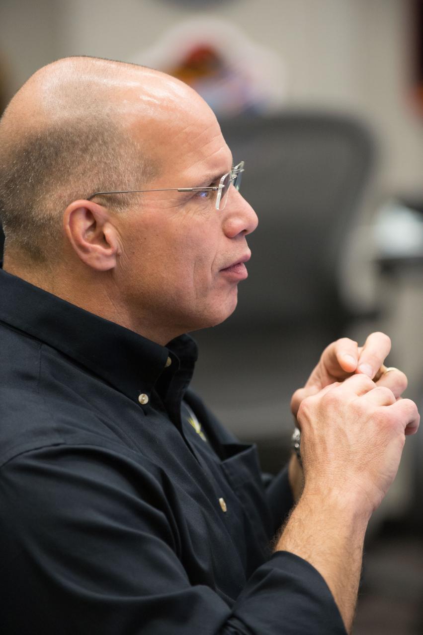 Photograph Increment 35 Lead Flight Director and Flight Control Team during JOP Meeting.  Photo Date: 17 April 2013. Location: Bldg. 30, Room 225A.  Photographer: Robert Markowitz