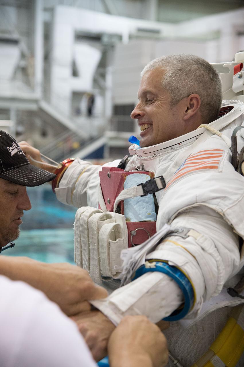 PHOTO DATE:  04-23-13 LOCATION:  NBL - Pool Topside  SUBJECT: Astronaut Expedition 39/40 (Soyuz 38) astronaut Steve Swanson during ISS Maintenance EVAAT at the NBL. PHOTOGRAPHER:  BILL STAFFORD