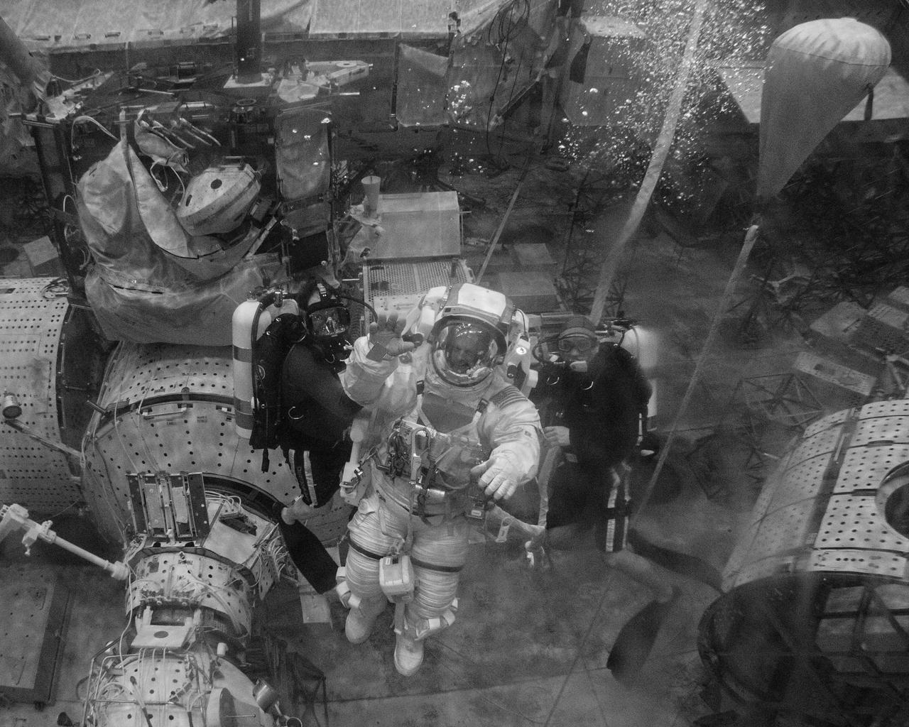 PHOTO DATE:  04-23-13 LOCATION:  NBL - Pool Topside  SUBJECT: Astronaut Expedition 39/40 (Soyuz 38) astronaut Steve Swanson during ISS Maintenance EVAAT at the NBL. PHOTOGRAPHER:  BILL STAFFORD