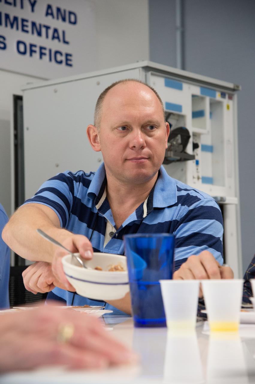 PHOTO DATE: 04-26-13 LOCATION: Bldg. 17, Rm 1070 - Food Lab SUBJECT: Soyuz 38 (Expedition 39/40) crew members Alexander Skvortov and Oleg Artemiev during food tasting in JSC Food Lab. Photograph cosmonauts individually, with food lab personnel, together, etc. PHOTOGRAPHER: BILL STAFFORD