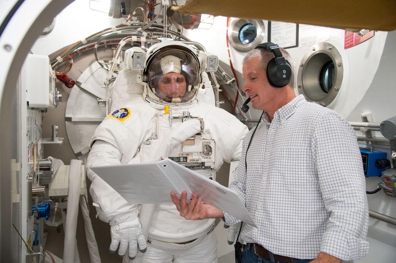 PHOTO DATE: 25 April 2013 LOCATION: Bldg. 7, SSATA Chamber SUBJECT: Astronaut Mike Hopkins during SSATA ISS Increment 39 EMU Dry Run Certification. Astronaut and fellow crew member Steve Swanson assists. PHOTOGRAPHER: Mark Sowa