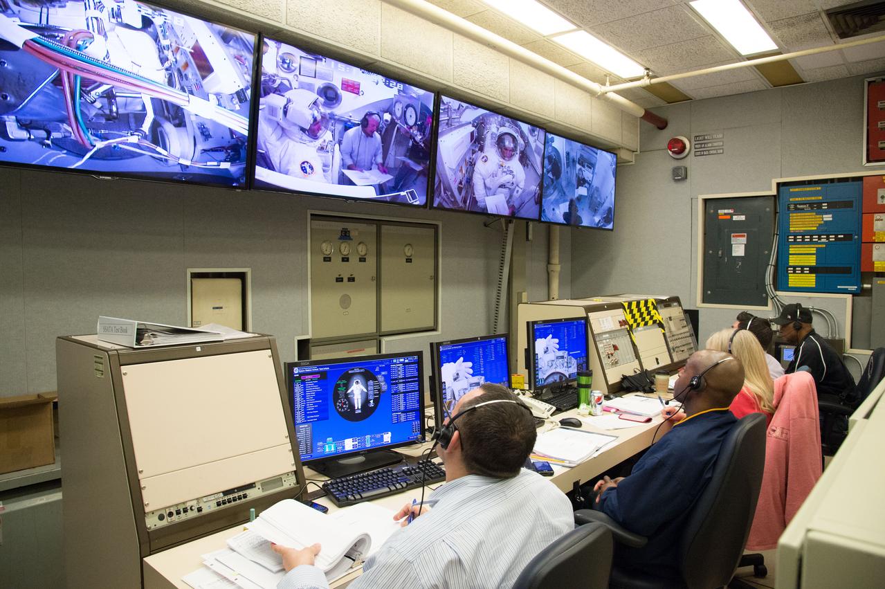 PHOTO DATE: 25 April 2013 LOCATION: Bldg. 7, SSATA Chamber SUBJECT: Astronaut Mike Hopkins during SSATA ISS Increment 39 EMU Dry Run Certification. Astronaut and fellow crew member Steve Swanson assists. PHOTOGRAPHER: Mark Sowa