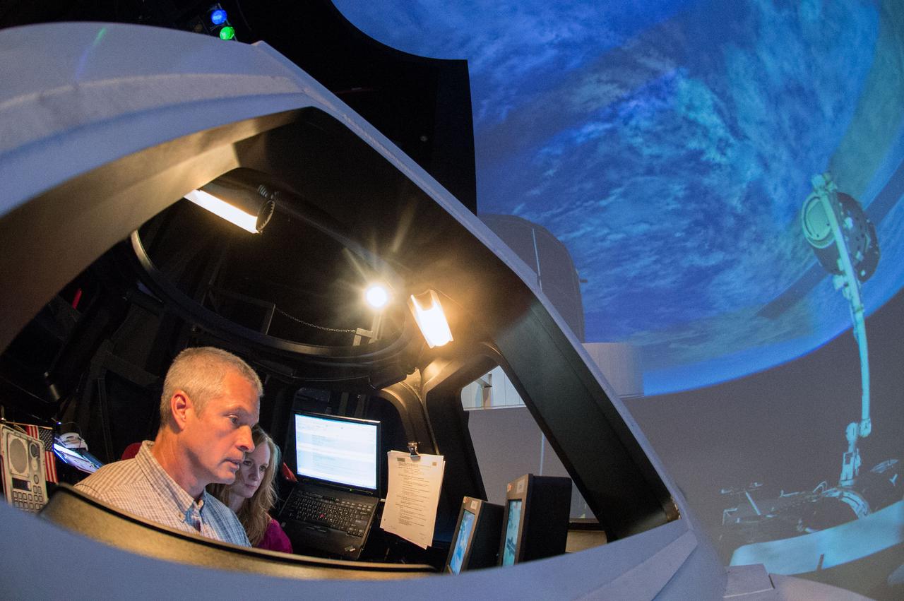 PHOTO DATE: 05-03-13 LOCATION: Bldg. 16, Dome SUBJECT: Expedition 39/40 and Soyuz 38 crew member Steve Swanson during ROBO T&C refresher class. PHOTOGRAPHER: BILL STAFFORD