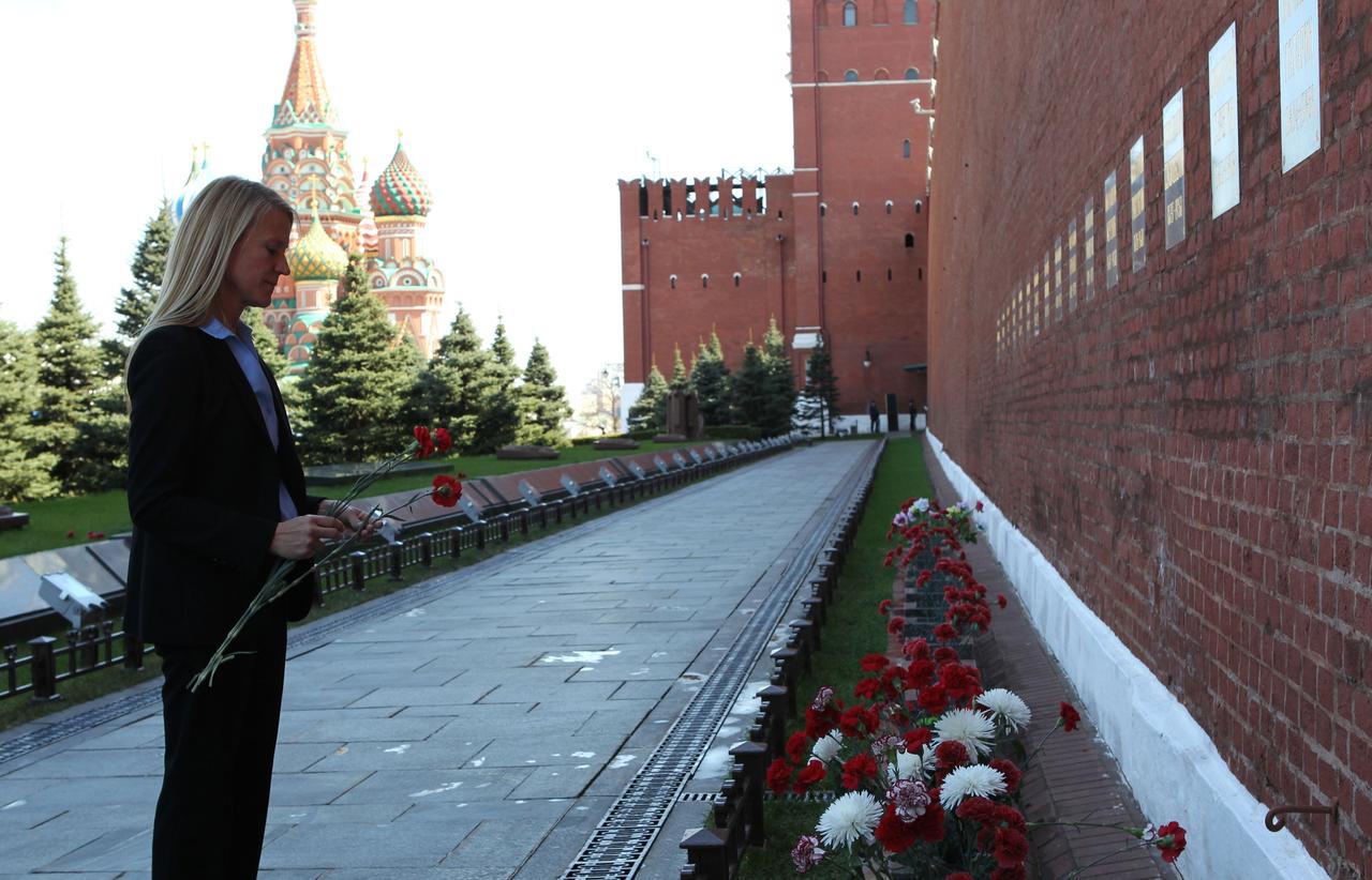 Expedition 36/37 Flight Engineer Karen Nyberg of NASA takes a moment to pay tribute to Russian space icons interred in the Kremlin Wall during a tour of Red Square and the Kremlin in Moscow May 8. Nyberg, Soyuz Commander Fyodor Yurchikhin and Flight Engineer Luca Parmitano of the European Space Agency are preparing for their launch May 29, Kazakh time, in their Soyuz TMA-09M spacecraft from the Baikonur Cosmodrome in Kazakhstan for a six-month mission on the International Space Station. NASA/Stephanie Stoll