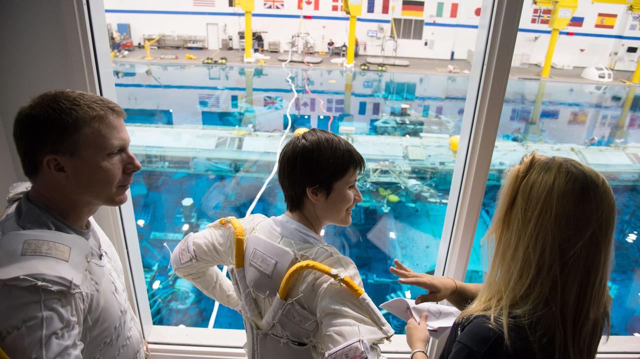 PHOTO DATE: 5-10-13 LOCATION: NBL - Pool Topside SUBJECT: NBL EVA dive with Terry Virts and Samantha Cristoforetti in support of ISS ammonia leak trouble-shooting. PHOTOGRAPHER: Lauren Harnett