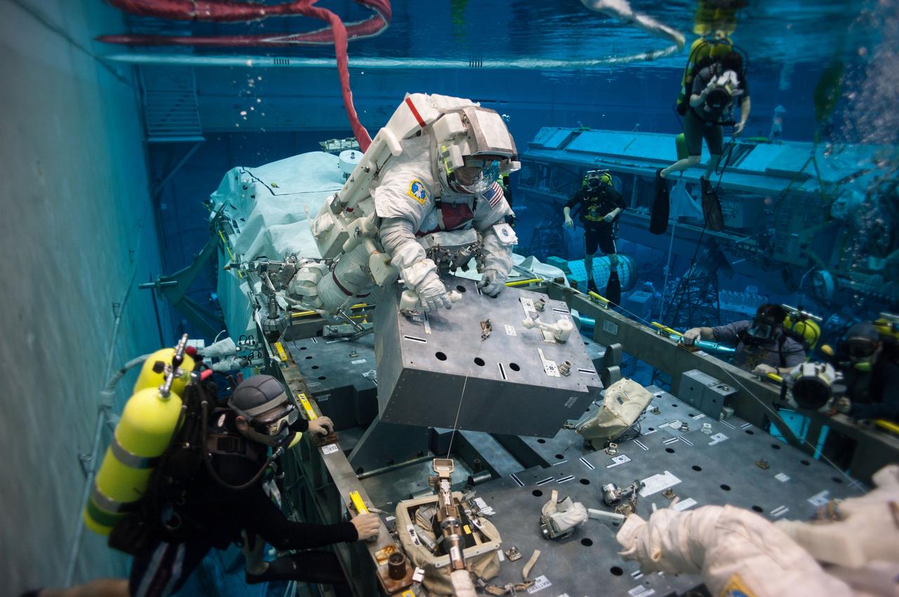 PHOTO DATE:  10 MAY 2013 LOCATION: Neutral Buoyancy Lab - Underwater SUBJECT: NBL EVA dive with Terry Virts and Samantha Cristoforetti in support of ISS ammonia leak trouble-shooting. PHOTOGRAPHER: NBL/Bill Brassard/Kelly Rives/Lauren Hansen