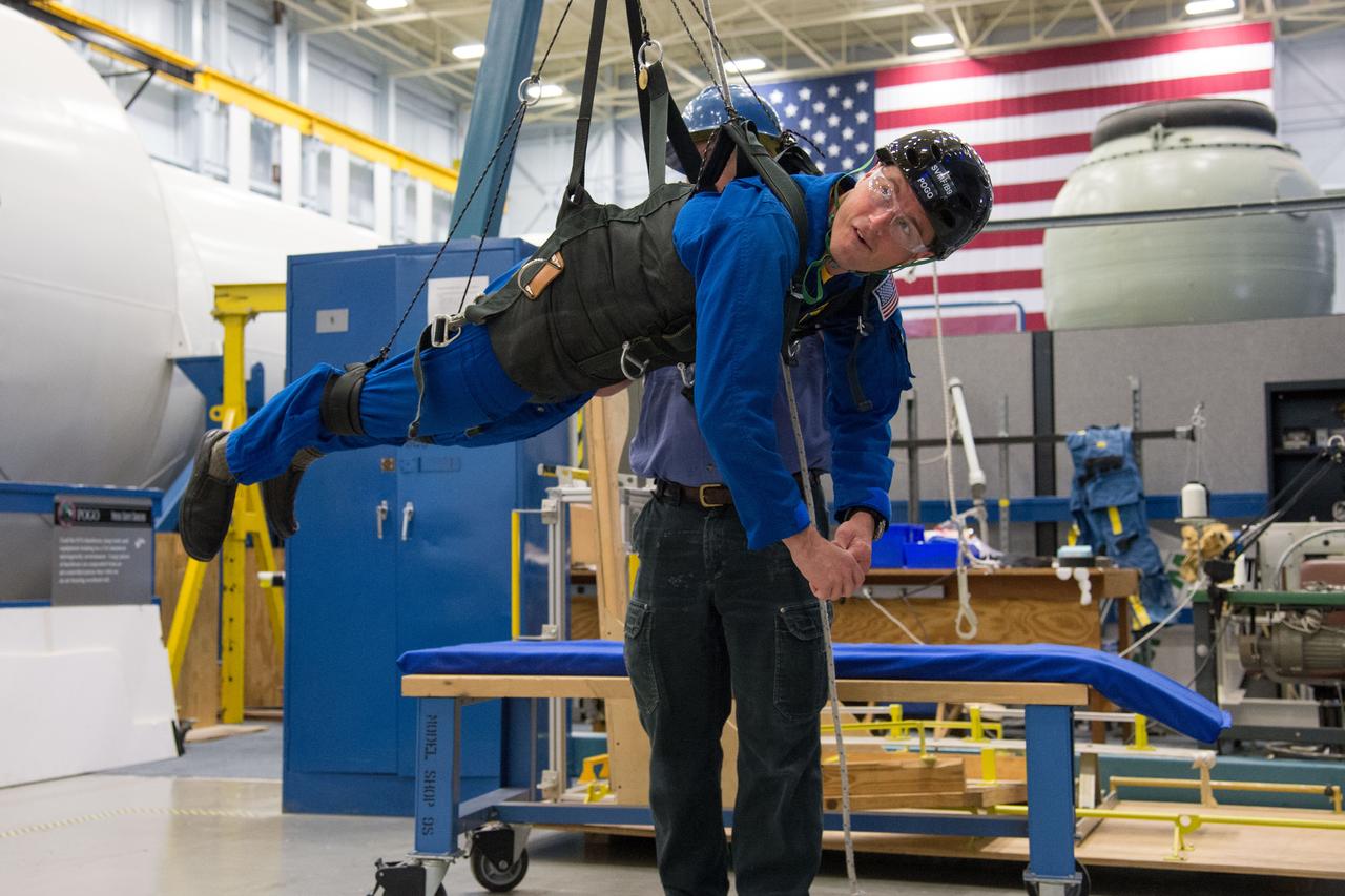 DATE: 5-14-13 LOCATION: Bldg. 9NE - POGO SUBJECT: Soyuz 39 (Expedition 40/41) crew members Reid Wiseman and Alexander Gerst during ISS EVA PGT/POGO (EVA ARGOS) training.  PHOTOGRAPHER: Lauren Harnett