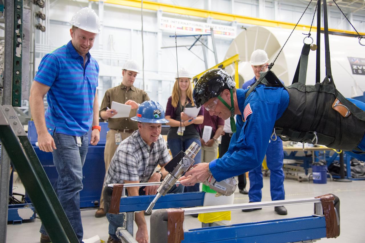DATE: 5-14-13 LOCATION: Bldg. 9NE - POGO SUBJECT: Soyuz 39 (Expedition 40/41) crew members Reid Wiseman and Alexander Gerst during ISS EVA PGT/POGO (EVA ARGOS) training.  PHOTOGRAPHER: Lauren Harnett