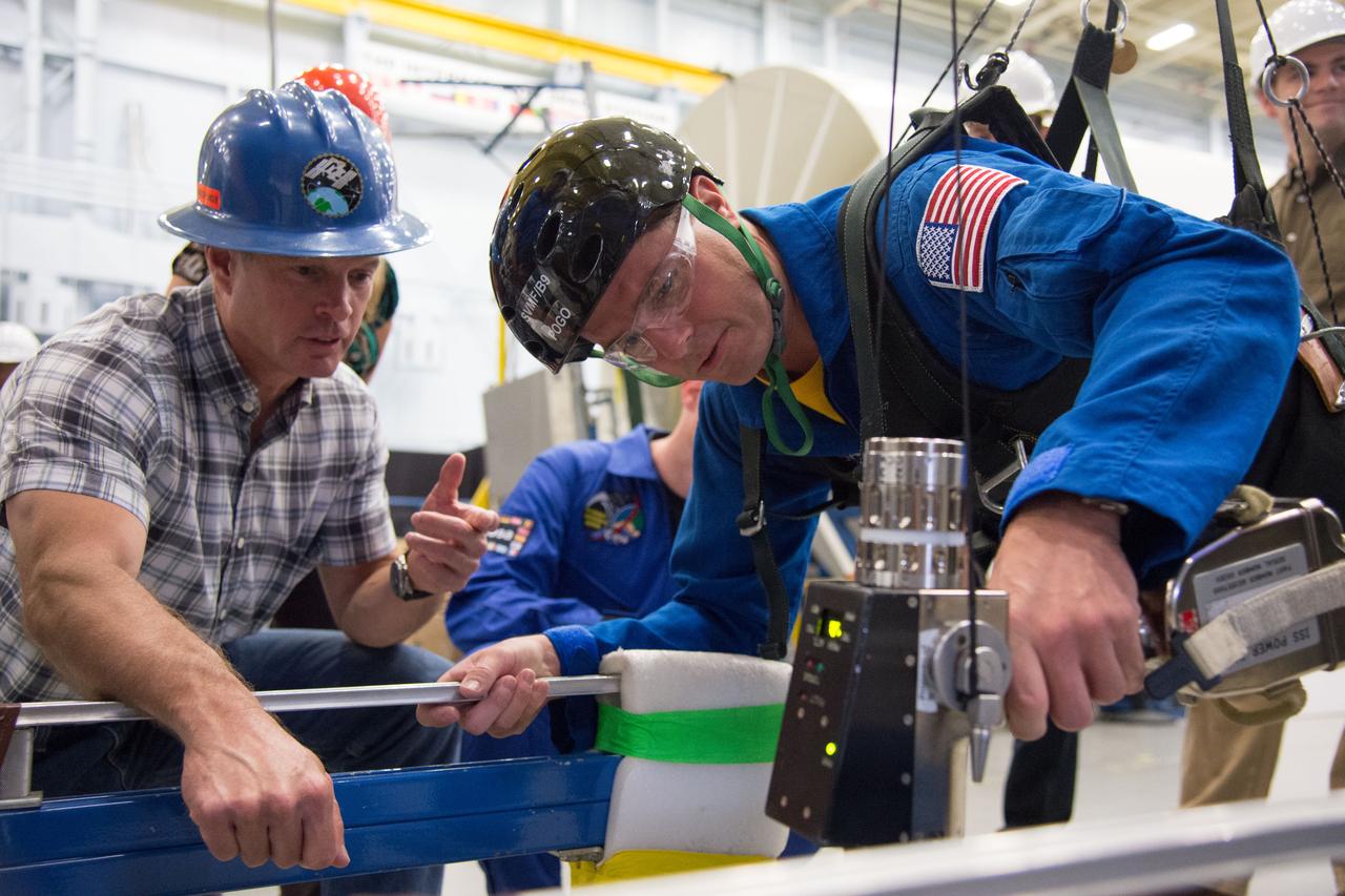 DATE: 5-14-13 LOCATION: Bldg. 9NE - POGO SUBJECT: Soyuz 39 (Expedition 40/41) crew members Reid Wiseman and Alexander Gerst during ISS EVA PGT/POGO (EVA ARGOS) training.  PHOTOGRAPHER: Lauren Harnett