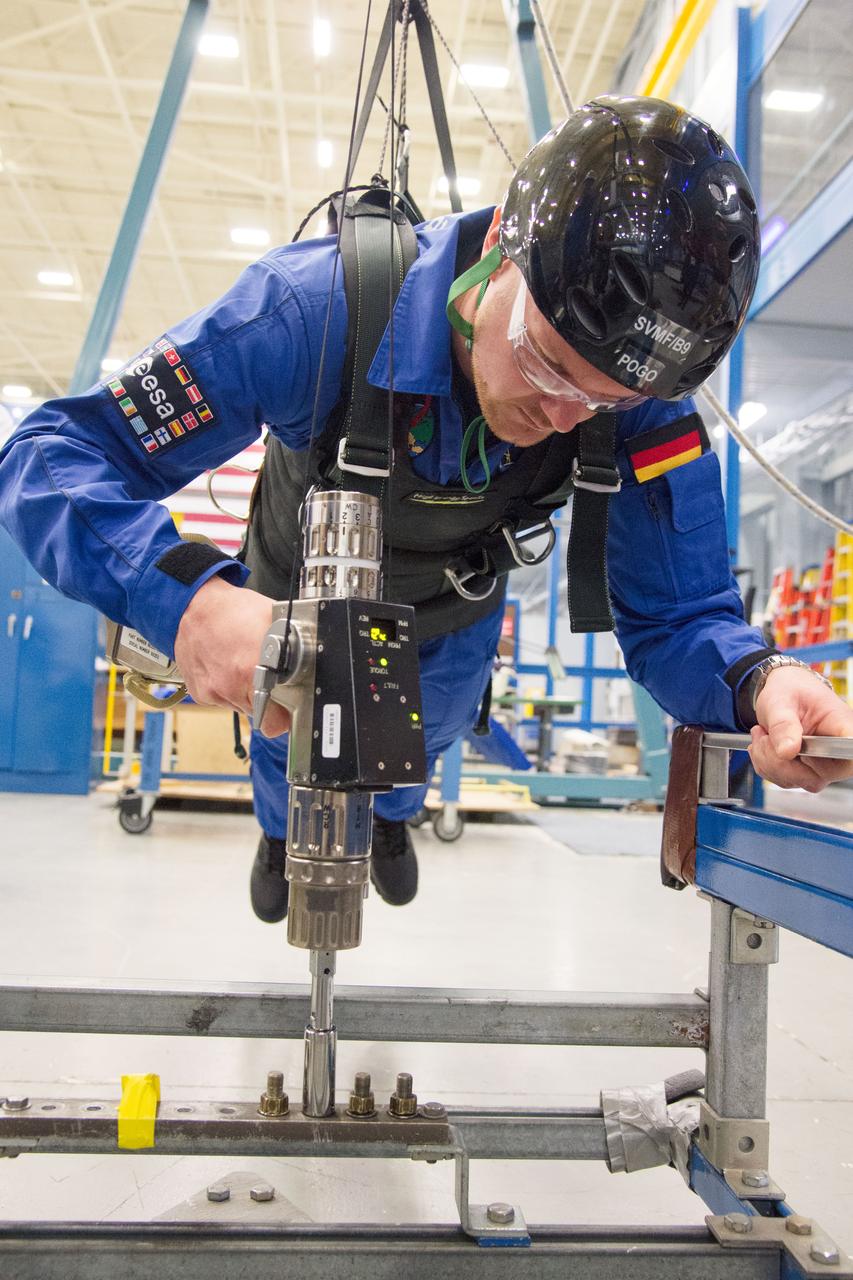 DATE: 5-14-13 LOCATION: Bldg. 9NE - POGO SUBJECT: Soyuz 39 (Expedition 40/41) crew members Reid Wiseman and Alexander Gerst during ISS EVA PGT/POGO (EVA ARGOS) training.  PHOTOGRAPHER: Lauren Harnett