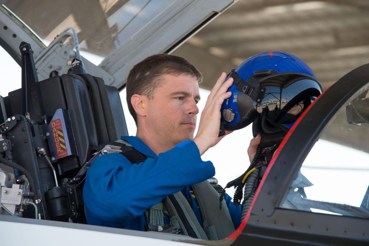 Date: 05-13-13 Location: Ellington, 276 Subject: T-38 flight prep at EFD for Steve Swanson (Exp. 39/40) and Reid Wiseman (Exp. 40/41) Photographer: James Blair/NASA