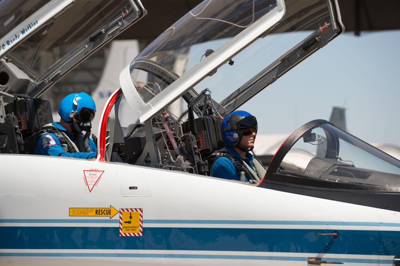 Date: 05-13-13 Location: Ellington, 276 Subject: T-38 flight prep at EFD for Steve Swanson (Exp. 39/40) and Reid Wiseman (Exp. 40/41) Photographer: James Blair/NASA