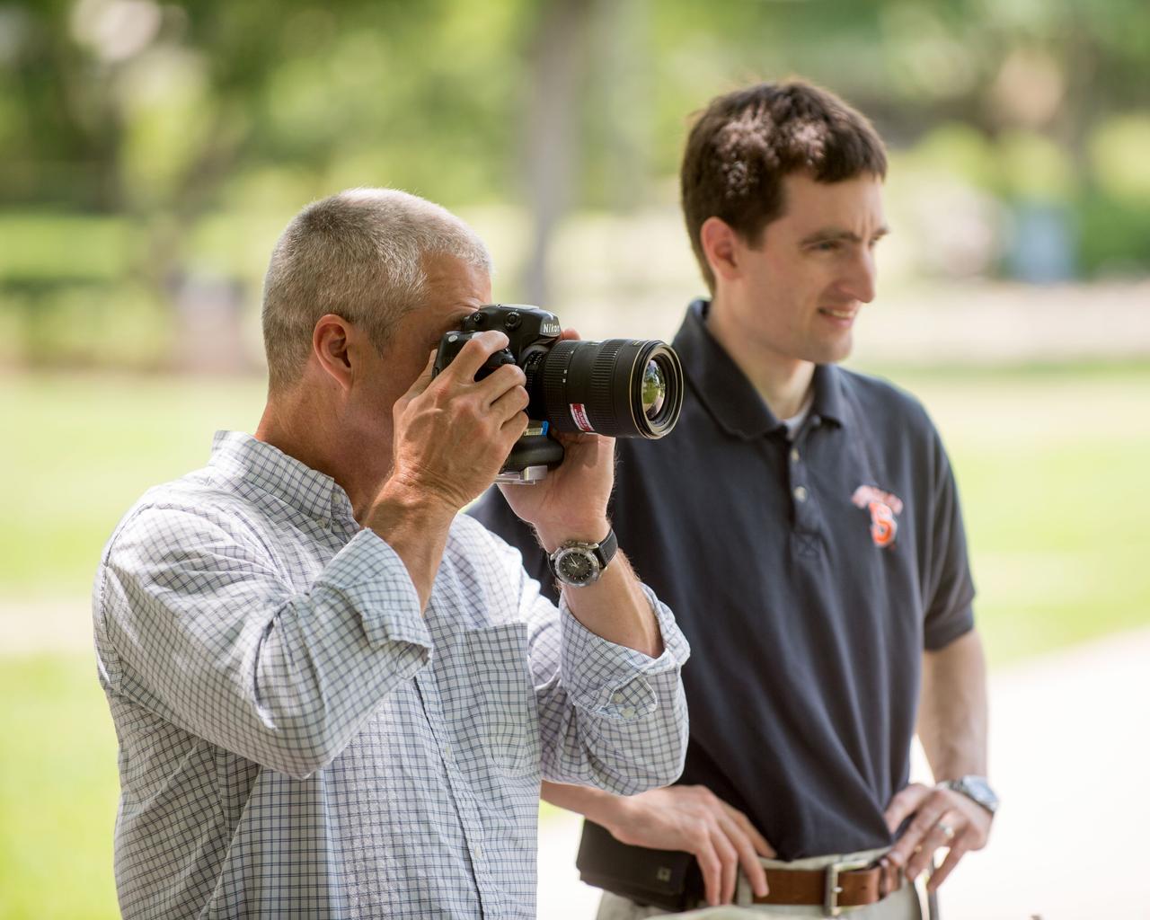 PHOTO DATE:   05-20-13 LOCATION: Bldg. 4south, Room  1303   SUBJECT: Soyuz 38 (Expedition 39/40) crew member Steve Swanson training on Nikon camera equipment and long lenses for External Photo Skills with instructor Paul Reichert. PHOTOGRAPHER: BILL STAFFORD