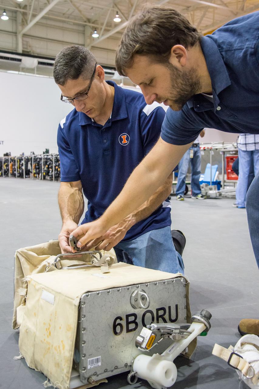 DATE: 5-21-13 LOCATION: NBL - Pool Topside SUBJECT:  Mike Hopkins during INCR-37 ISS EVA Maintenance 95027 run with astronaut Kathleen Rubins. PHOTOGRAPHER: Lauren Harnett