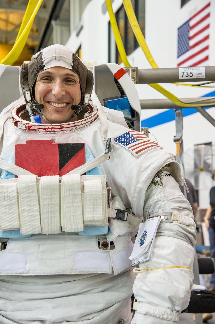 DATE: 5-21-13 LOCATION: NBL - Pool Topside SUBJECT:  Mike Hopkins during INCR-37 ISS EVA Maintenance 95027 run with astronaut Kathleen Rubins. PHOTOGRAPHER: Lauren Harnett