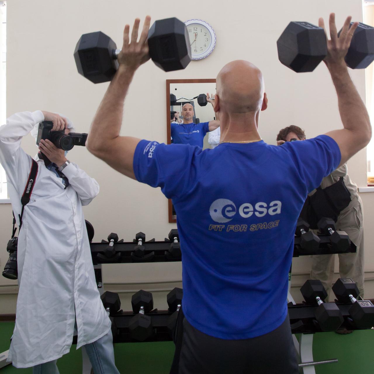 In the Cosmonaut Hotel crew quarters in Baikonur, Kazakhstan, Expedition 36/37 Flight Engineer Luca Parmitano of the European Space Agency strikes a pose during an exercise session May 22 as he, Flight Engineer Karen Nyberg of NASA and Soyuz Commander Fyodor Yurchikhin prepare for their launch May 29, Kazakh time, in the Soyuz TMA-09M spacecraft to begin a 5 ½ month mission on the International Space Station.  NASA/Victor Zelentsov 