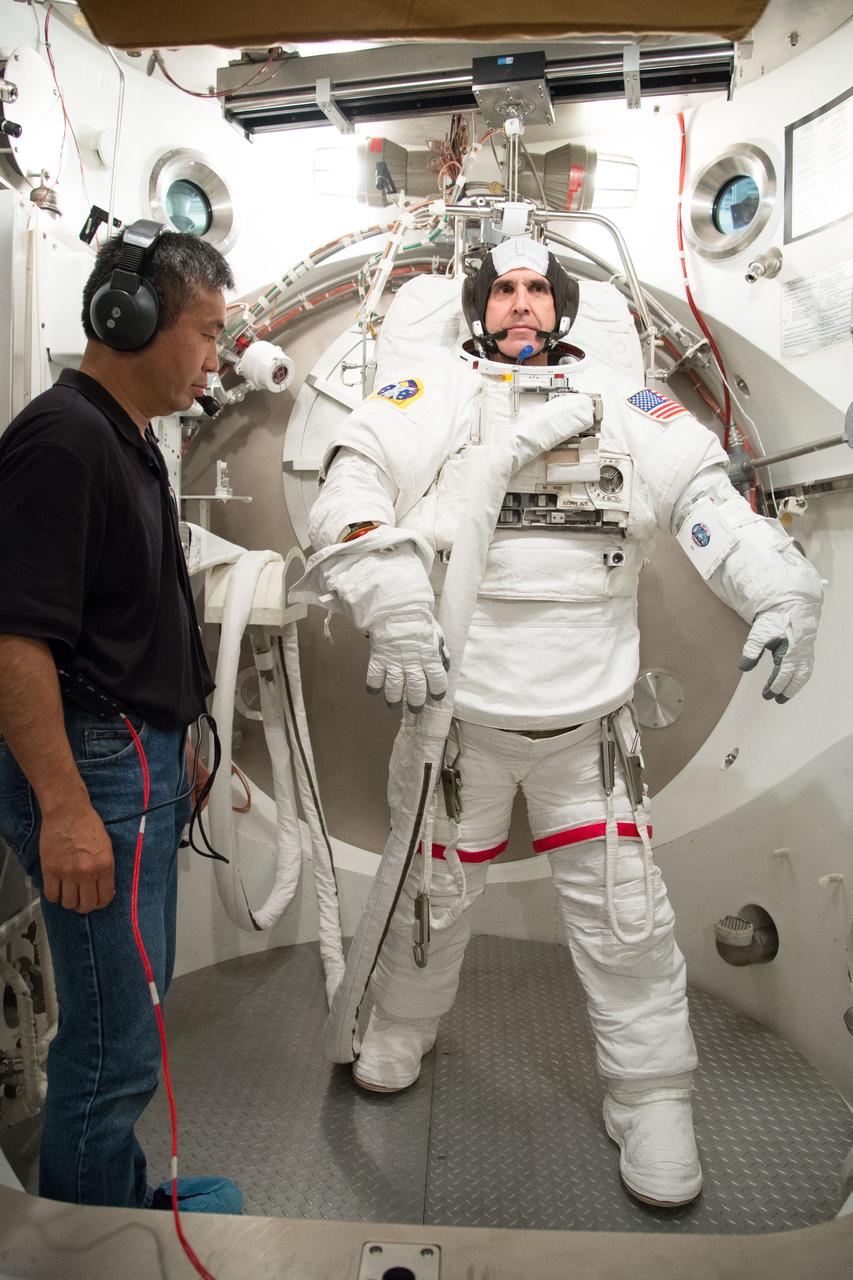 Date: 06-28-13 Location: Bldg 7, SSATA Subject: ISS-038 crew members a Rick Mastracchio and Koichi Wakata during SSATA crew training and EMU certification. Photographer: James Blair/ NASA