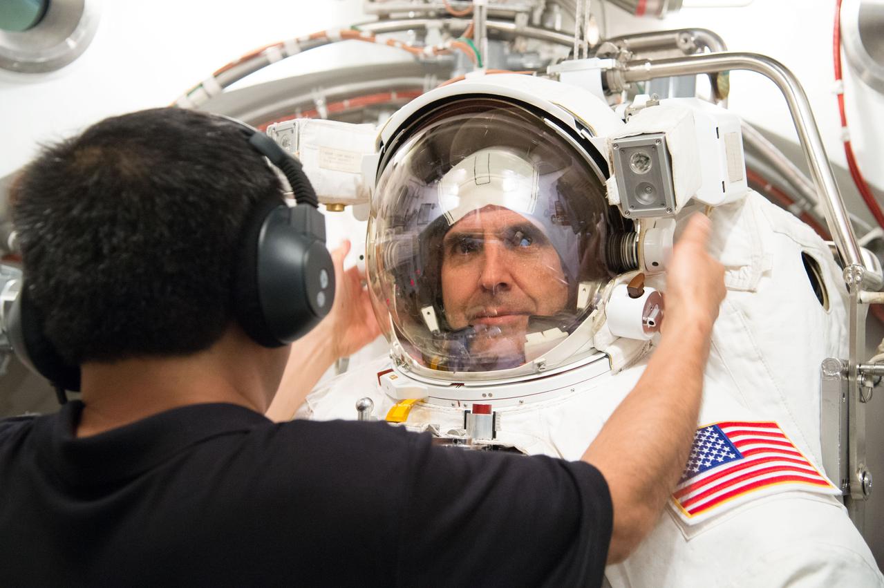 Date: 06-28-13 Location: Bldg 7, SSATA Subject: ISS-038 crew members a Rick Mastracchio and Koichi Wakata during SSATA crew training and EMU certification. Photographer: James Blair/ NASA