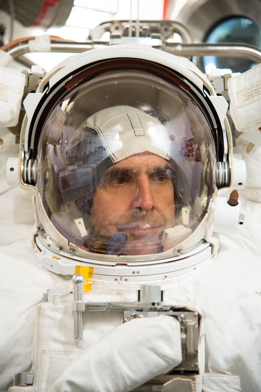 Date: 06-28-13 Location: Bldg 7, SSATA Subject: ISS-038 crew members a Rick Mastracchio and Koichi Wakata during SSATA crew training and EMU certification. Photographer: James Blair/ NASA