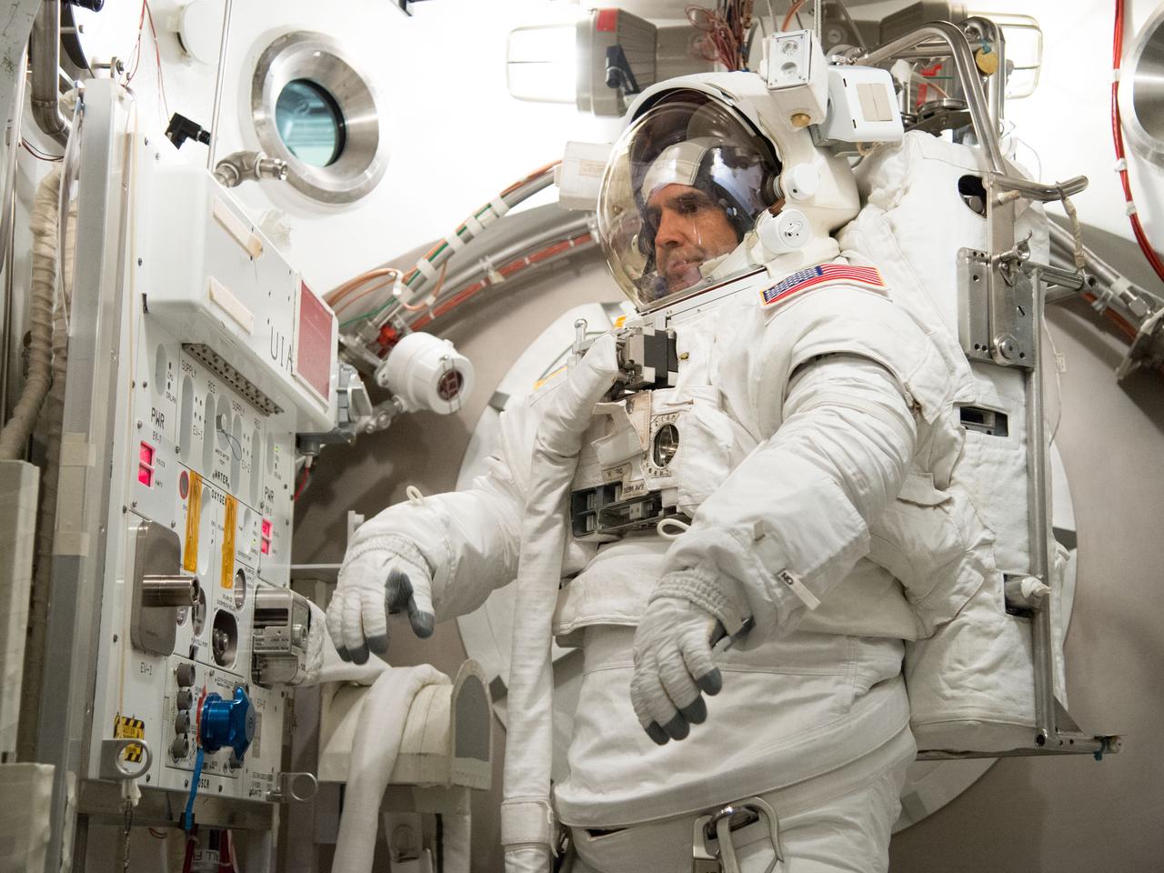 Date: 06-28-13 Location: Bldg 7, SSATA Subject: ISS-038 crew members a Rick Mastracchio and Koichi Wakata during SSATA crew training and EMU certification. Photographer: James Blair/ NASA
