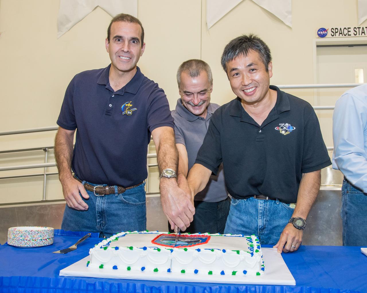 Date: 07-03-13 Location: Bldg 5, SSTF High Bay Subject: Expedition 38 (Soyuz 36 & 37) crew members during cake ceremony marking the end of their training. Photographer: James Blair