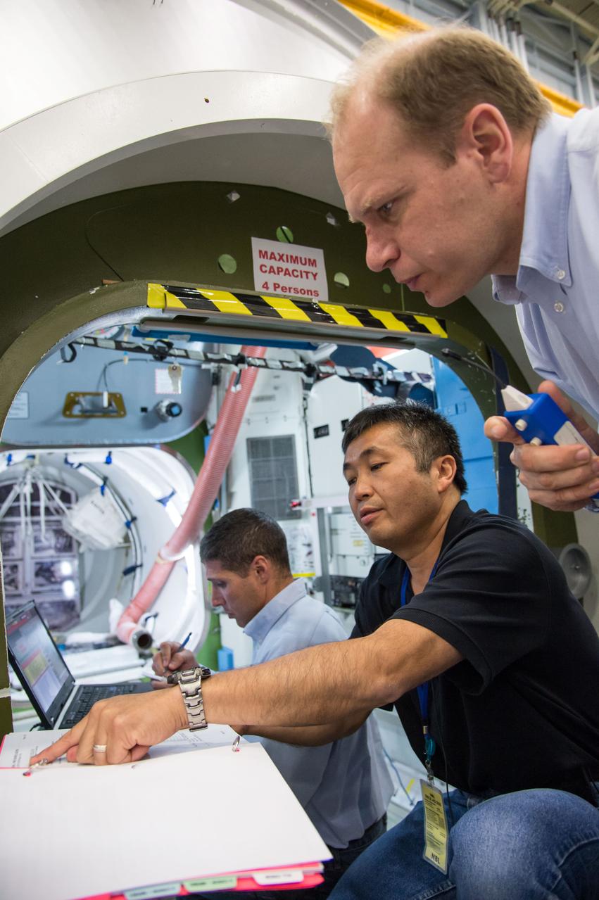 DATE: 7-3-13 LOCATION: Bldg 9NW - ISS Mockups. SUBJECT: Expedition 36S crew members, Kotov, Ryazansky and Hopkins and 37S crew (Wakata, Tyurin, Mastracchio) during Emergency Scenarios Training. PHOTOGRAPHER: Lauren Harnett