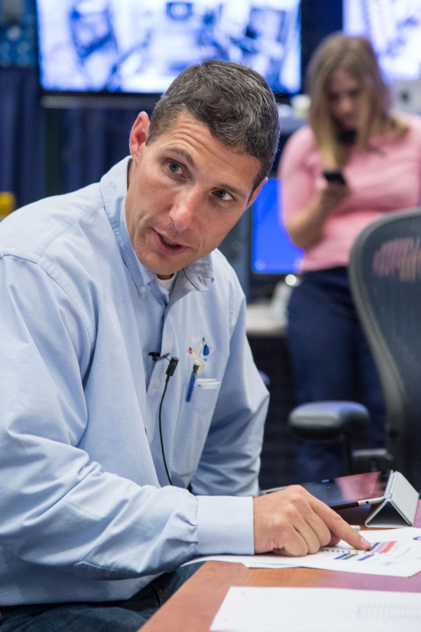 DATE: 7-3-13 LOCATION: Bldg 9NW - ISS Mockups. SUBJECT: Expedition 36S crew members, Kotov, Ryazansky and Hopkins and 37S crew (Wakata, Tyurin, Mastracchio) during Emergency Scenarios Training. PHOTOGRAPHER: Lauren Harnett