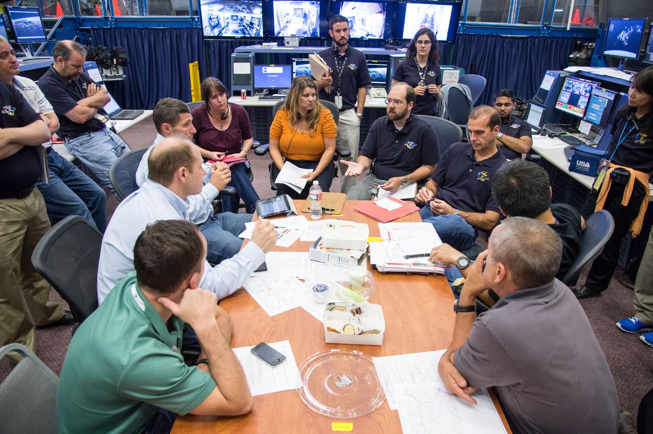 DATE: 7-3-13 LOCATION: Bldg 9NW - ISS Mockups. SUBJECT: Expedition 36S crew members, Kotov, Ryazansky and Hopkins and 37S crew (Wakata, Tyurin, Mastracchio) during Emergency Scenarios Training. PHOTOGRAPHER: Lauren Harnett