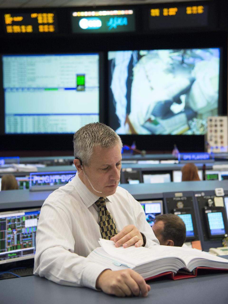 Date: 07-16-13 Location: Bldg 30 South, FCR-1 Subject:  Expedition 36 ISS flight controllers on console during EVA #23 with Chris Cassidy and Luca Parmitano. Photographer: James Blair
