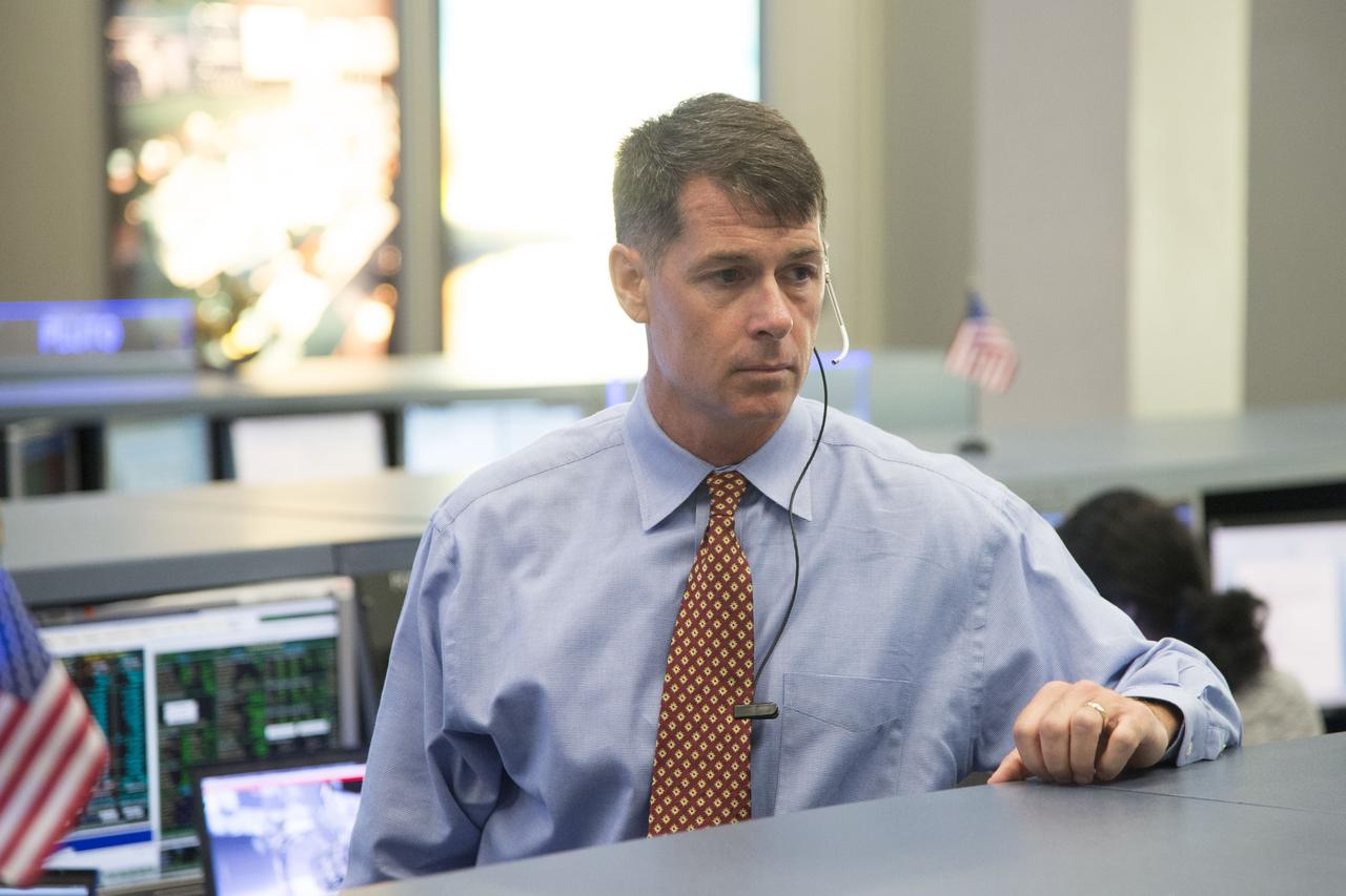Date: 07-16-13 Location: Bldg 30 South, FCR-1 Subject: Expedition 36 ISS flight controllers on console during EVA #23 with Chris Cassidy and Luca Parmitano. Photographer: James Blair