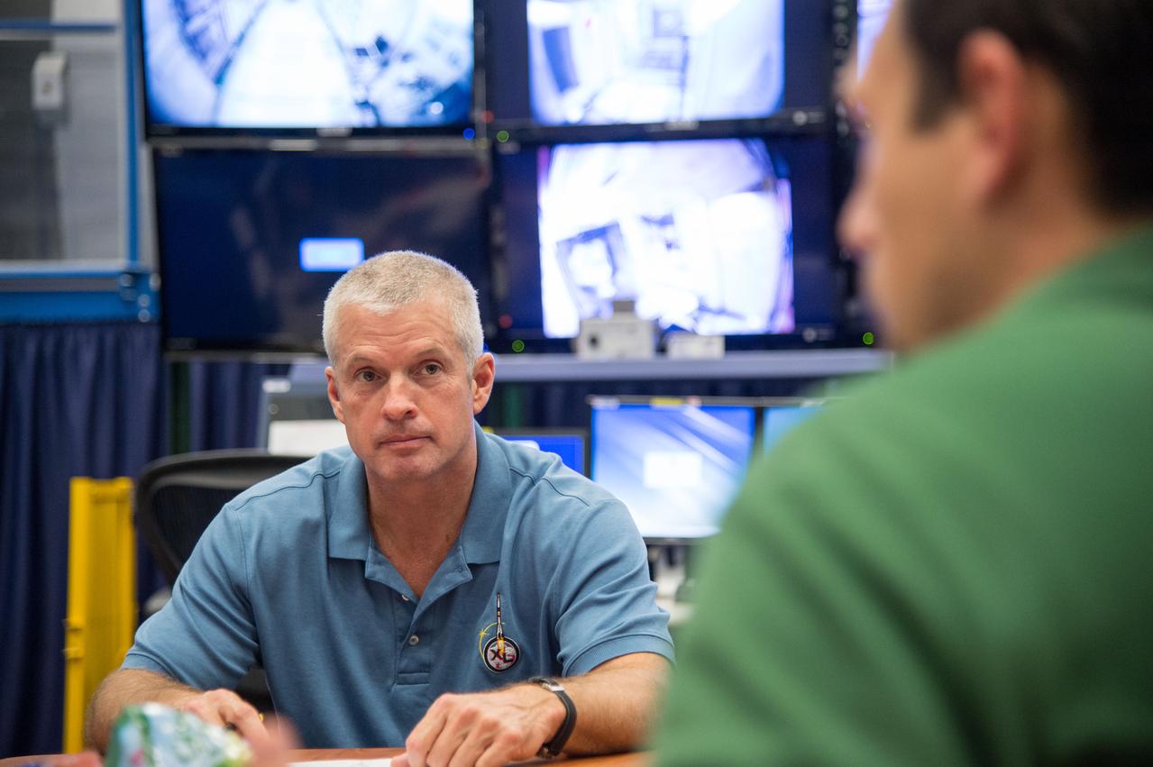 PHOTO DATE:  07-18-13 LOCATION:  Bldg. 9NW - ISS Mockups  SUBJECT: Expedition 38 crew's Emergency Scenarios Training in SVMTF's ISS Mockups. PHOTOGRAPHER: BILL STAFFORD