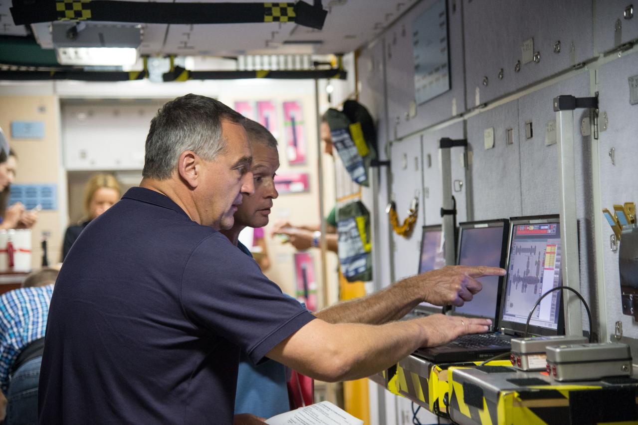 PHOTO DATE:  07-18-13 LOCATION:  Bldg. 9NW - ISS Mockups  SUBJECT: Expedition 38 crew's Emergency Scenarios Training in SVMTF's ISS Mockups. PHOTOGRAPHER: BILL STAFFORD