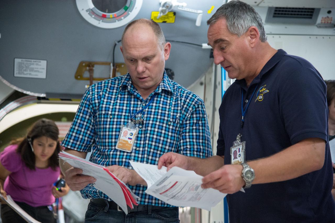 PHOTO DATE:  07-18-13 LOCATION:  Bldg. 9NW - ISS Mockups  SUBJECT: Expedition 38 crew's Emergency Scenarios Training in SVMTF's ISS Mockups. PHOTOGRAPHER: BILL STAFFORD