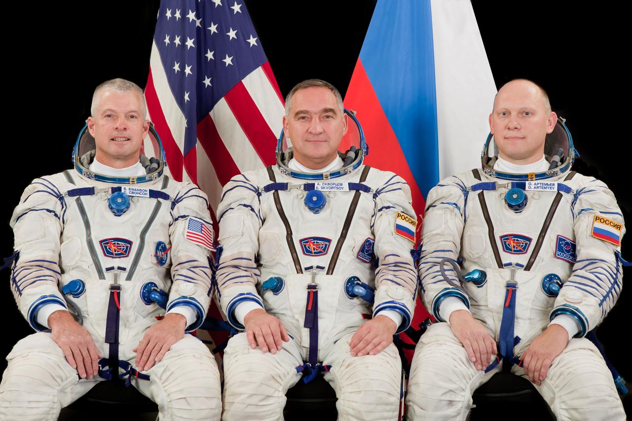 JSC2013-E-076000 (18 June 2013) --- NASA astronaut Steve Swanson (left) along with Russian cosmonauts Alexander Skvortsov (center) and Oleg Artemyev, all Expedition 37 backup crew members, attired in Russian Sokol launch and entry suits, take a break from training in Star City, Russia to pose for a portrait. Photo credit: Gagarin Cosmonaut Training Center