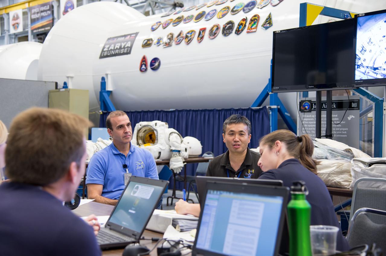 Date: 08-23-13 Location: Bldg 9NW, ISS Airlock Mockup Subject: Expedition 38 crew members Rick Mastracchio and Koichi Wakata during INC-38 ISS EVA Prep & Post #2 training in the ISS Airlock mockup with instructors Megan Murphey, Michael Dino and Tamara York. In addition, non-assigned astronaut Jeanette Epps is participating Photographer: James Blair