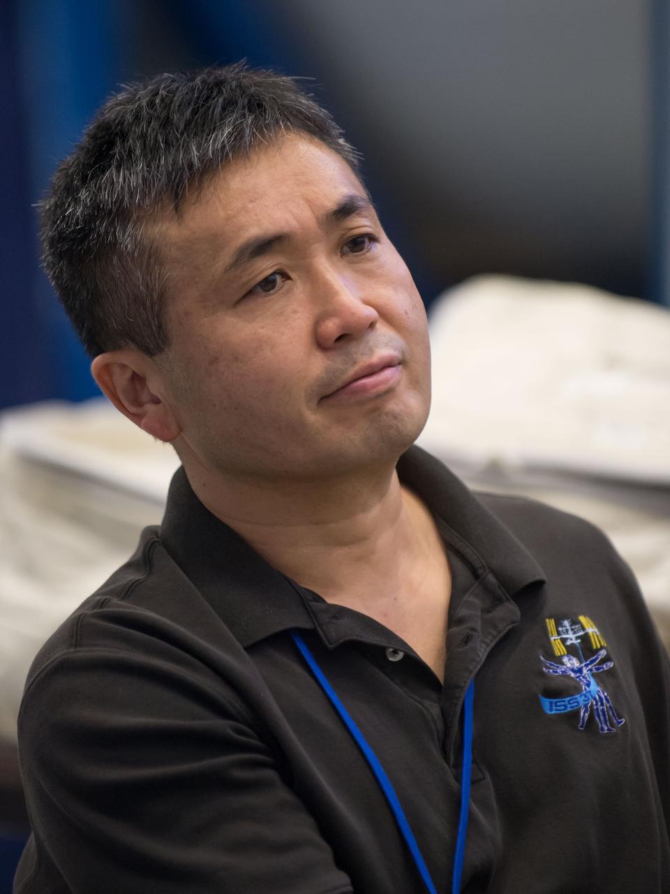 Date: 08-23-13 Location: Bldg 9NW, ISS Airlock Mockup Subject: Expedition 38 crew members Rick Mastracchio and Koichi Wakata during INC-38 ISS EVA Prep & Post #2 training in the ISS Airlock mockup with instructors Megan Murphey, Michael Dino and Tamara York. In addition, non-assigned astronaut Jeanette Epps is participating Photographer: James Blair