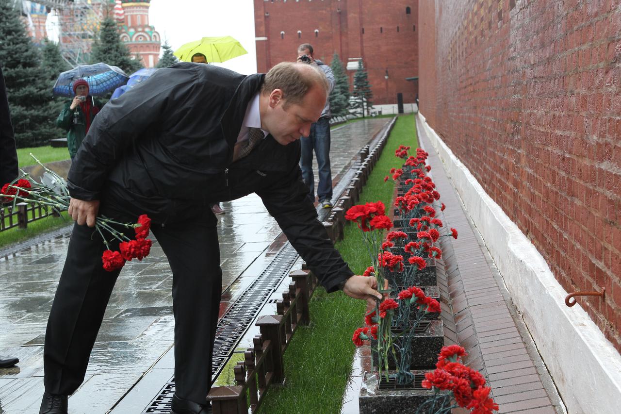 At the Kremlin Wall at Red Square in Moscow, Expedition 37/38 Soyuz Commander Oleg Kotov lays flowers Sept. 6 in a traditional ceremony to honor Russian space icons who are interred there. Kotov, Flight Engineer Michael Hopkins of NASA and Flight Engineer Sergey Ryazanskiy are preparing for their launch to the International Space Station from the Baikonur Cosmodrome in Kazakhstan on Sept. 26, Kazakh time, aboard the Soyuz TMA-10M spacecraft.  NASA/Stephanie Stoll