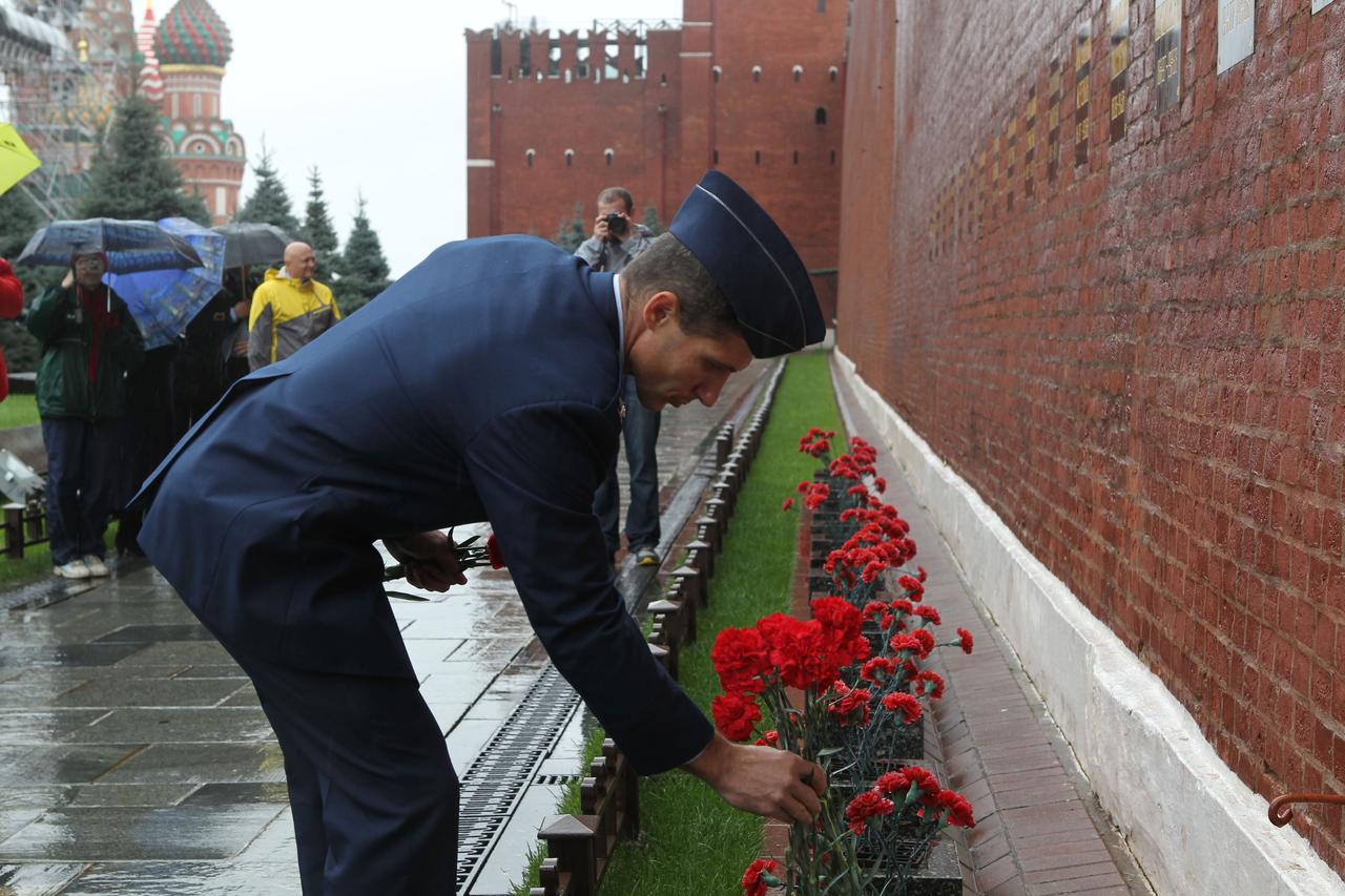 At the Kremlin Wall at Red Square in Moscow, Expedition 37/38 Flight Engineer Michael Hopkins of NASA lays flowers Sept. 6 in a traditional ceremony to honor Russian space icons who are interred there. Hopkins, Soyuz Commander Oleg Kotov and Flight Engineer Sergey Ryazanskiy are preparing for their launch to the International Space Station from the Baikonur Cosmodrome in Kazakhstan on Sept. 26, Kazakh time, aboard the Soyuz TMA-10M spacecraft.  NASA/Stephanie Stoll