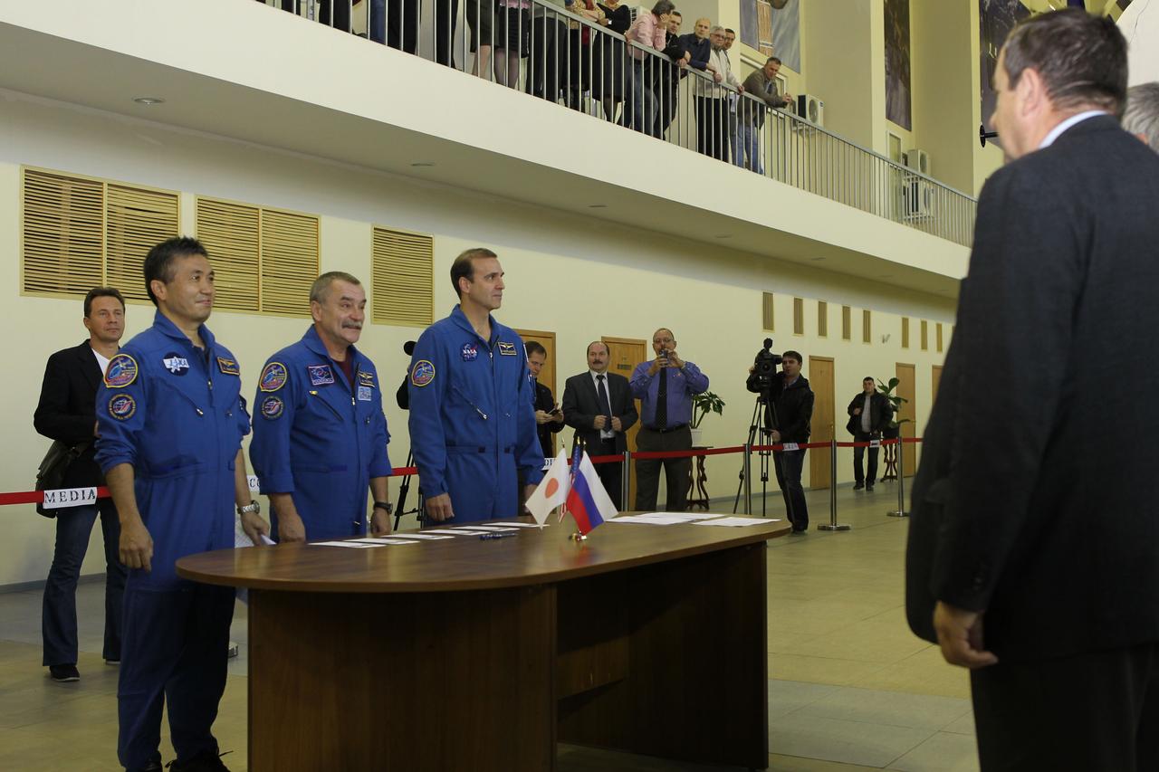 At the Gagarin Cosmonaut Training Center in Star City, Russia, Expedition 38/39 Flight Engineer Koichi Wakata of the Japan Aerospace Exploration Agency (left), Soyuz Commander Mikhail Tyurin (center) and NASA Flight Engineer Rick Mastracchio (right) report for the start of their flight qualification exam simulations Oct. 15, 2013. The trio is scheduled to launch on Nov. 7, local time, from the Baikonur Cosmodrome in Kazakhstan on the Soyuz TMA-11M spacecraft for a six-month mission on the International Space Station.  NASA/Stephanie Stoll 