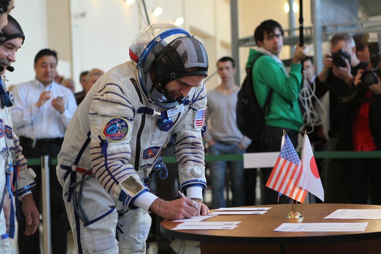 At the Gagarin Cosmonaut Training Center in Star City, Russia, Expedition 38/39 Flight Engineer Rick Mastracchio of NASA signs in for final qualification exam simulations Oct. 17, 2013. Mastracchio, Soyuz Commander Mikhail Tyurin and Flight Engineer Koichi Wakata of the Japan Aerospace Exploration Agency are scheduled to launch on Nov. 7, local time, from the Baikonur Cosmodrome in Kazakhstan on the Soyuz TMA-11M spacecraft for a six-month mission on the International Space Station.  NASA/Stephanie Stoll 